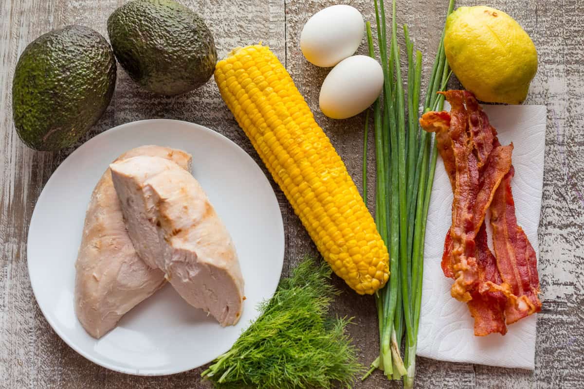 Nutritious lunch featuring healthy fats, lean protein, fresh vegetables, and zesty dressing